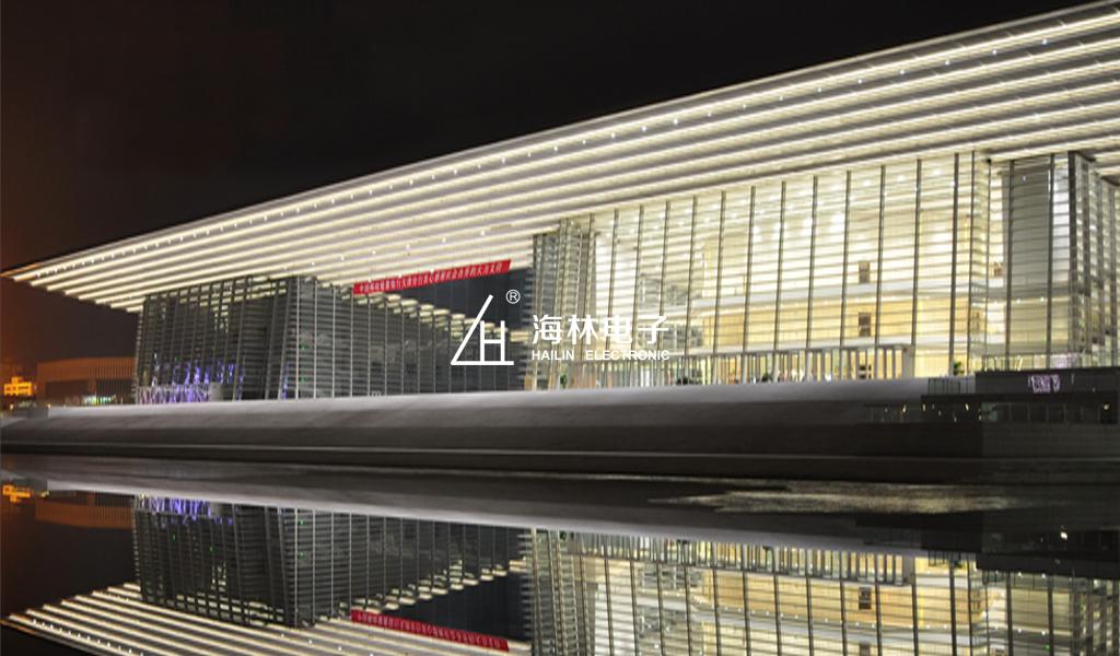 1585297772279404.jpg 71頁(yè)線條燈案例圖.jpg